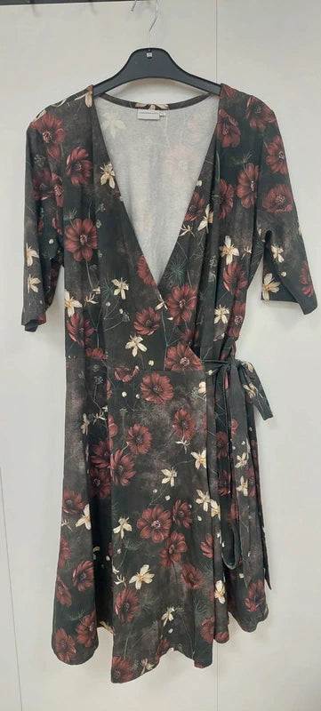 Versonpuoti Kukallinen Kietaisutunika – XL