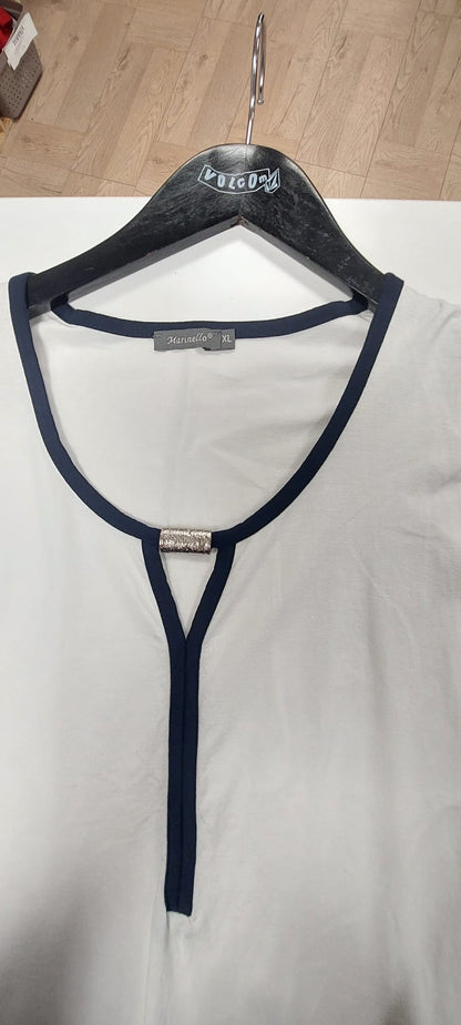 Marinello Valkoinen Paita Tummansinisillä Yksityiskohdilla XL