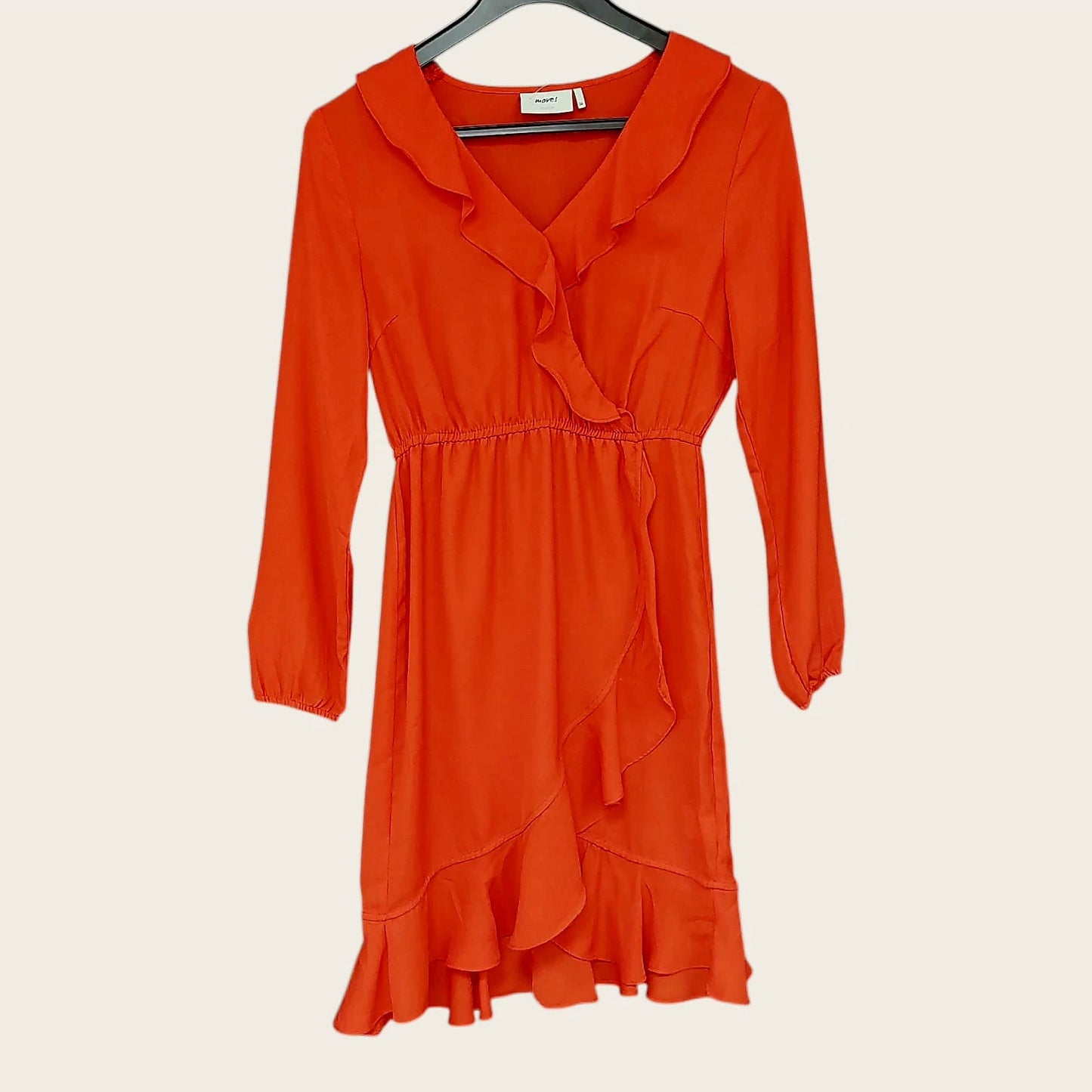 Moves Punainen Mekko