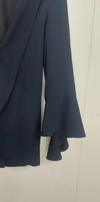 River Island tummansininen jakku röyhelöhihansuilla, koko 36