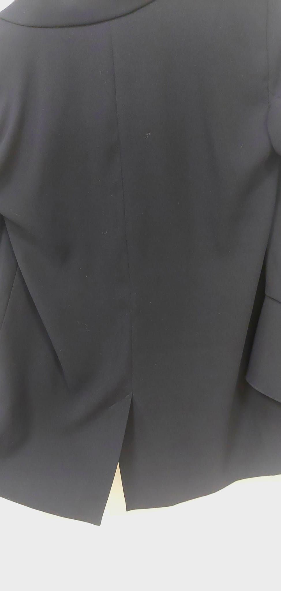 River Island tummansininen jakku röyhelöhihansuilla, koko 36