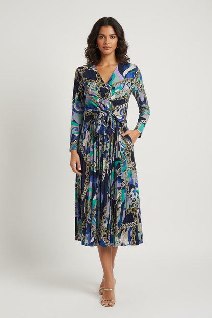 Camilla Thulin ketjuprint mekko studiokuva
