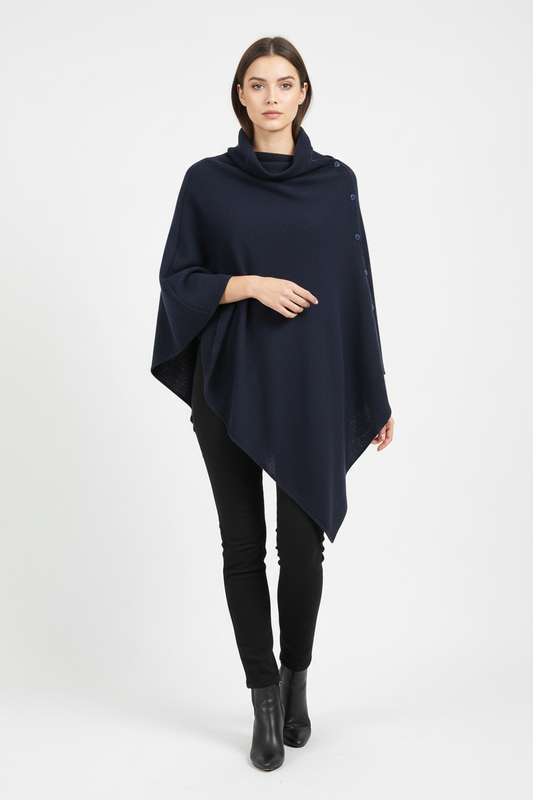 Merinovillaponcho studiokuva mallilla