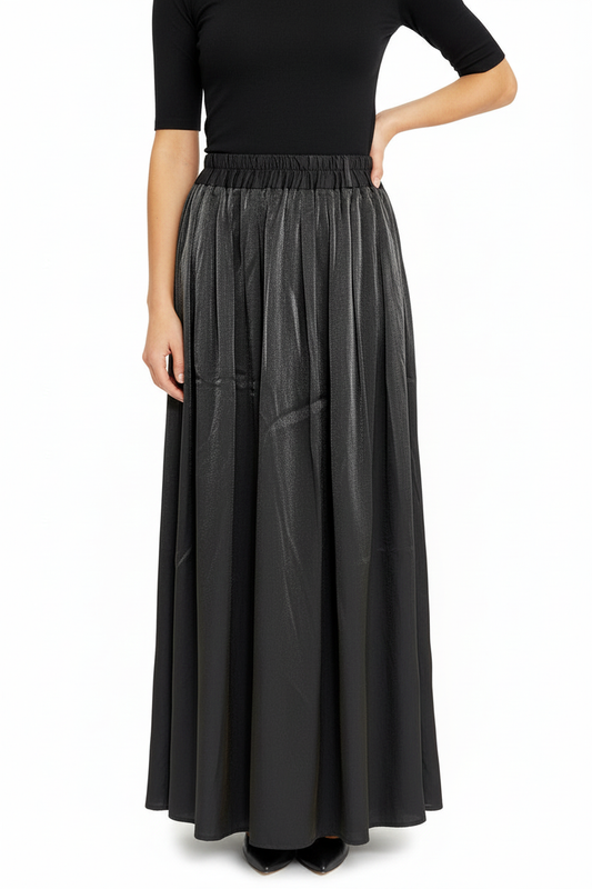 Musta maksihame mallilla